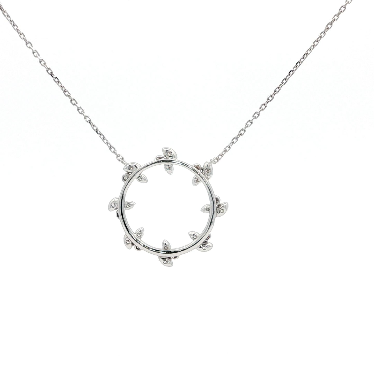 18kt White Gold Olive Circle Pendant